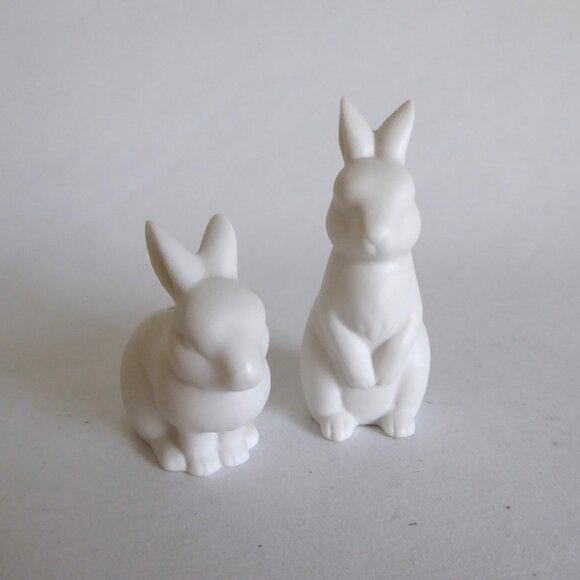 Hallmark Other - NEW HALLMARK BRAND PORCELAIN WHITE BUNNY RABBIT SALT & PEPPER SHAKER SET